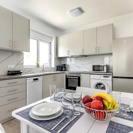 ヴィラ Gems ゲンナジー